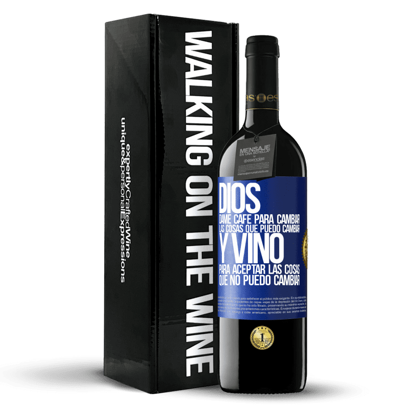 39,95 € Envío gratis | Vino Tinto Edición RED MBE Reserva Dios, dame café para cambiar las cosas que puedo cambiar, y vino para aceptar las cosas que no puedo cambiar Etiqueta Azul. Etiqueta personalizable Reserva 12 Meses Cosecha 2016 Tempranillo