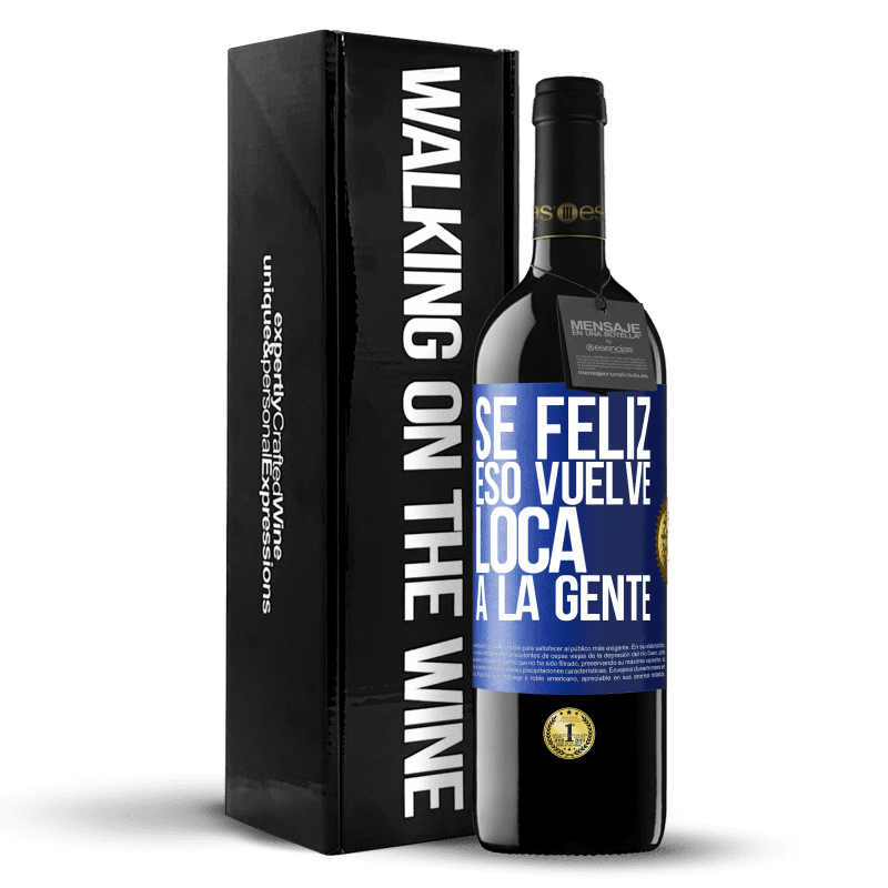 39,95 € Envío gratis | Vino Tinto Edición RED MBE Reserva Sé feliz. Eso vuelve loca a la gente Etiqueta Azul. Etiqueta personalizable Reserva 12 Meses Cosecha 2016 Tempranillo