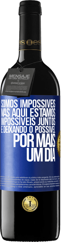 39,95 € Envio grátis | Vinho tinto Edição RED MBE Reserva Somos impossíveis, mas aqui estamos, impossíveis juntos e deixando o possível por mais um dia Etiqueta Azul. Etiqueta personalizável Reserva 12 Meses Colheita 2016 Tempranillo
