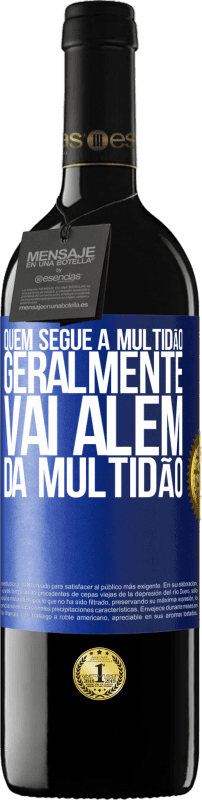 39,95 € | Vinho tinto Edição RED MBE Reserva Quem segue a multidão, geralmente vai além da multidão Etiqueta Azul. Etiqueta personalizável Reserva 12 Meses Colheita 2015 Tempranillo