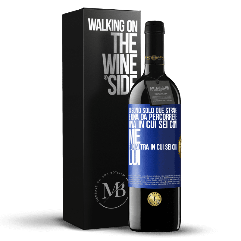 39,95 € Spedizione Gratuita | Vino rosso Edizione RED MBE Riserva Ci sono solo due strade e una da percorrere, una in cui sei con me e un'altra in cui sei con lui Etichetta Blu. Etichetta personalizzabile Riserva 12 Mesi Raccogliere 2016 Tempranillo
