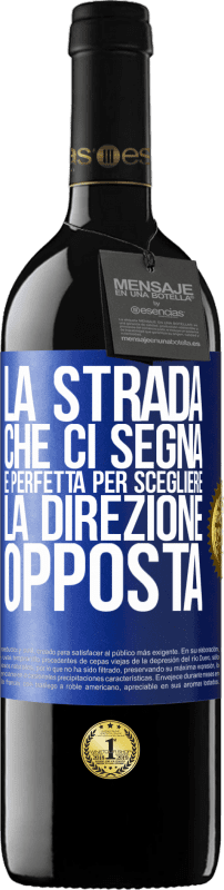 39,95 € Spedizione Gratuita | Vino rosso Edizione RED MBE Riserva La strada che ci segna è perfetta per scegliere la direzione opposta Etichetta Blu. Etichetta personalizzabile Riserva 12 Mesi Raccogliere 2015 Tempranillo