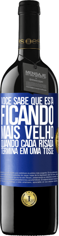 39,95 € Envio grátis | Vinho tinto Edição RED MBE Reserva Você sabe que está ficando mais velho, quando cada risada termina em uma tosse Etiqueta Azul. Etiqueta personalizável Reserva 12 Meses Colheita 2015 Tempranillo