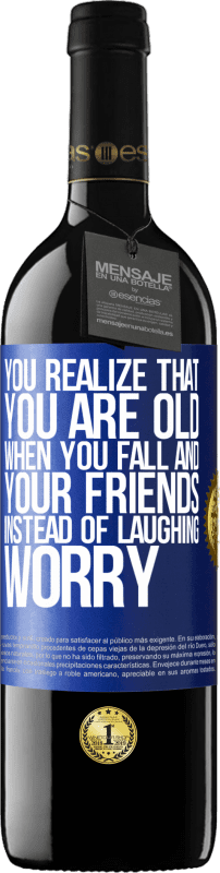 39,95 € | 红酒 RED版 MBE 预订 您意识到自己跌倒和朋友时已经老了，而不是笑着担心 蓝色标签. 可自定义的标签 预订 12 个月 收成 2014 Tempranillo