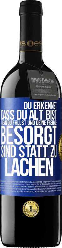 39,95 € | Rotwein RED Ausgabe MBE Reserve Du erkennst, dass du alt bist, wenn du fällst und deine Freunde besorgt sind statt zu lachen Blaue Markierung. Anpassbares Etikett Reserve 12 Monate Ernte 2015 Tempranillo