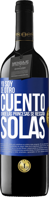 Envío gratis | Vino Tinto Edición RED MBE Reserva Yo soy de otro cuento donde las princesas se rescatan solas Etiqueta Azul. Etiqueta personalizable Reserva 12 Meses Cosecha 2014 Tempranillo