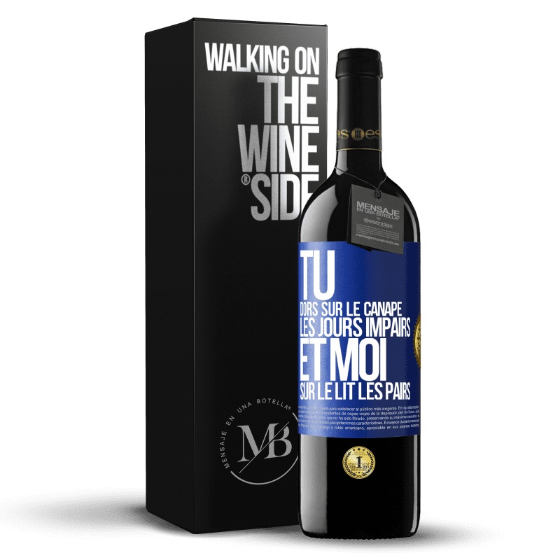 39,95 € Envoi gratuit | Vin rouge Édition RED MBE Réserve Tu dors sur le canapé les jours impairs et moi sur le lit les pairs Étiquette Bleue. Étiquette personnalisable Réserve 12 Mois Récolte 2014 Tempranillo