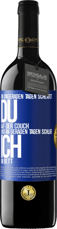 39,95 € Kostenloser Versand | Rotwein RED Ausgabe MBE Reserve An ungeraden Tagen schläfst du auf der Couch und an geraden Tagen schlafe ich im Bett. Blaue Markierung. Anpassbares Etikett Reserve 12 Monate Ernte 2014 Tempranillo