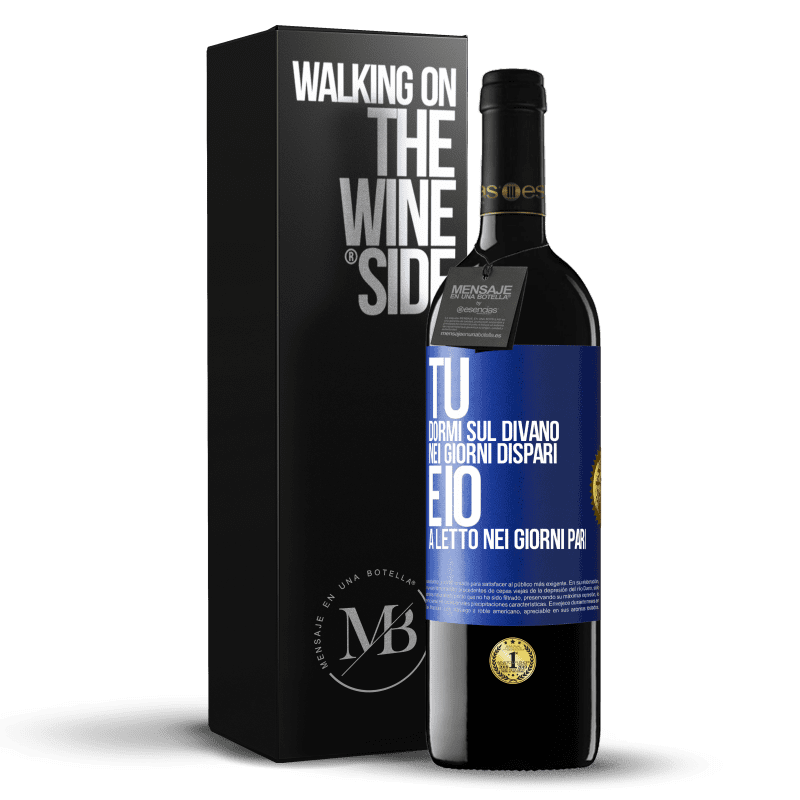 39,95 € Spedizione Gratuita | Vino rosso Edizione RED MBE Riserva Tu dormi sul divano nei giorni dispari e io a letto nei giorni pari Etichetta Blu. Etichetta personalizzabile Riserva 12 Mesi Raccogliere 2014 Tempranillo