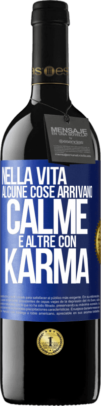 Spedizione Gratuita | Vino rosso Edizione RED MBE Riserva Nella vita alcune cose arrivano calme e altre con karma Etichetta Blu. Etichetta personalizzabile Riserva 12 Mesi Raccogliere 2014 Tempranillo