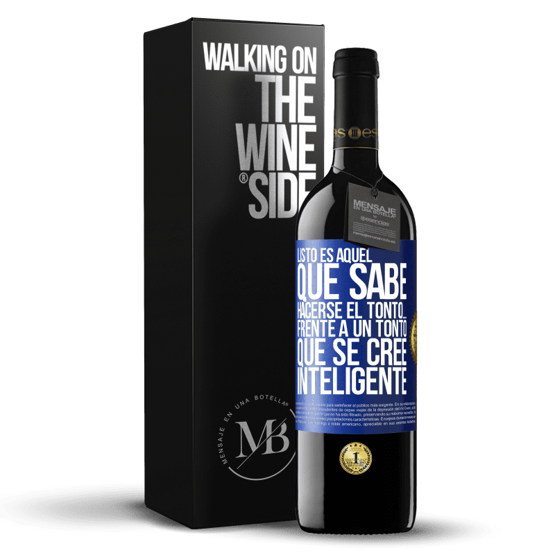 39,95 € Envío gratis | Vino Tinto Edición RED MBE Reserva Listo es aquel que sabe hacerse el tonto… frente a un tonto que se cree inteligente Etiqueta Azul. Etiqueta personalizable Reserva 12 Meses Cosecha 2014 Tempranillo