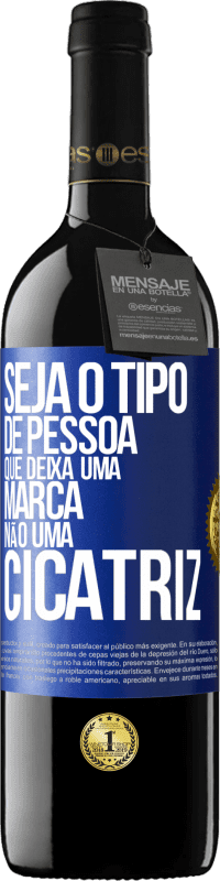 39,95 € | Vinho tinto Edição RED MBE Reserva Seja o tipo de pessoa que deixa uma marca, não uma cicatriz Etiqueta Azul. Etiqueta personalizável Reserva 12 Meses Colheita 2014 Tempranillo