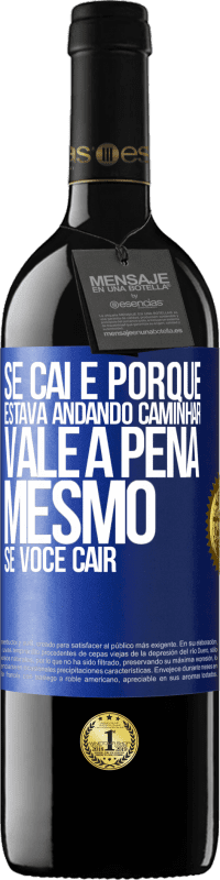 Envio grátis | Vinho tinto Edição RED MBE Reserva Se caí é porque estava andando. Caminhar vale a pena mesmo se você cair Etiqueta Azul. Etiqueta personalizável Reserva 12 Meses Colheita 2014 Tempranillo