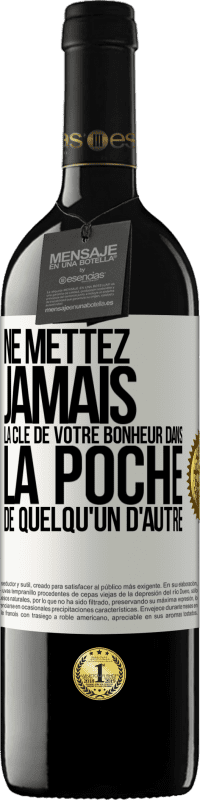 39,95 € | Vin rouge Édition RED MBE Réserve Ne mettez jamais la clé de votre bonheur dans la poche de quelqu'un d'autre Étiquette Blanche. Étiquette personnalisable Réserve 12 Mois Récolte 2016 Tempranillo