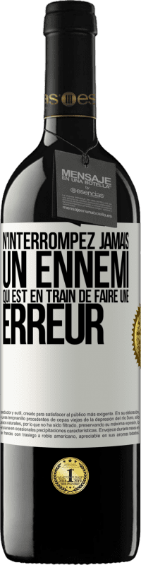 39,95 € | Vin rouge Édition RED MBE Réserve N'interrompez jamais un ennemi qui est en train de faire une erreur Étiquette Blanche. Étiquette personnalisable Réserve 12 Mois Récolte 2015 Tempranillo