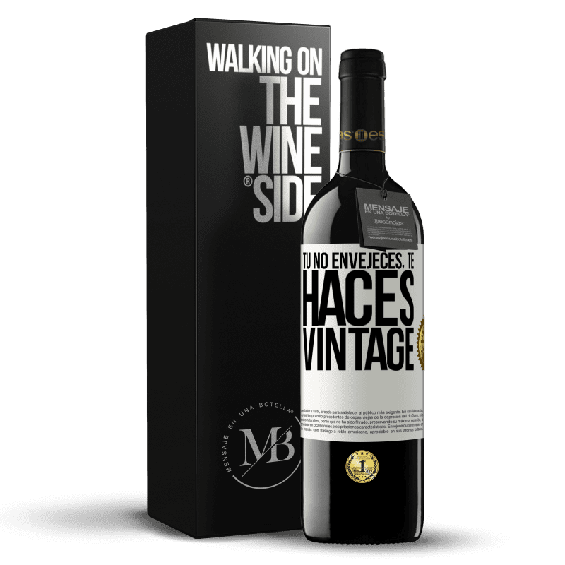 39,95 € Envío gratis | Vino Tinto Edición RED MBE Reserva Tú no envejeces, te haces vintage Etiqueta Blanca. Etiqueta personalizable Reserva 12 Meses Cosecha 2016 Tempranillo