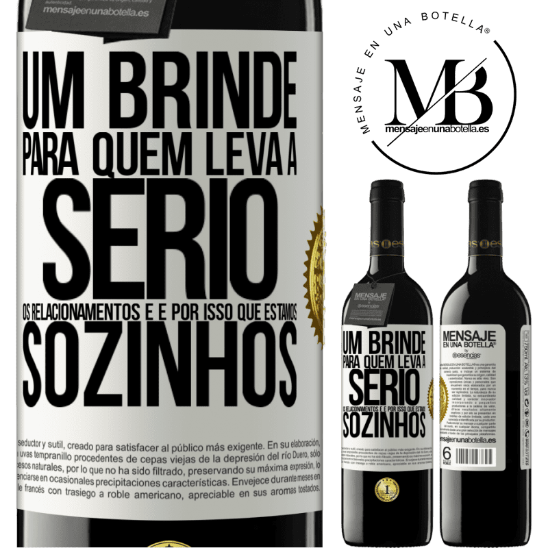 39,95 € Envio grátis | Vinho tinto Edição RED MBE Reserva Um brinde para quem leva a sério os relacionamentos e é por isso que estamos sozinhos Etiqueta Branca. Etiqueta personalizável Reserva 12 Meses Colheita 2014 Tempranillo