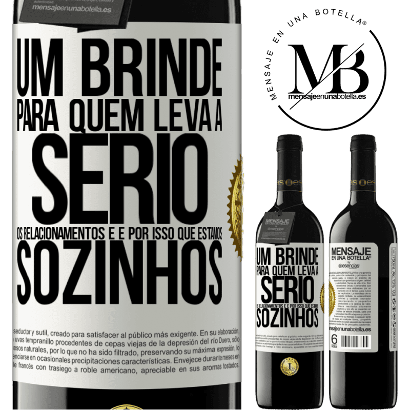 39,95 € Envio grátis | Vinho tinto Edição RED MBE Reserva Um brinde para quem leva a sério os relacionamentos e é por isso que estamos sozinhos Etiqueta Branca. Etiqueta personalizável Reserva 12 Meses Colheita 2016 Tempranillo