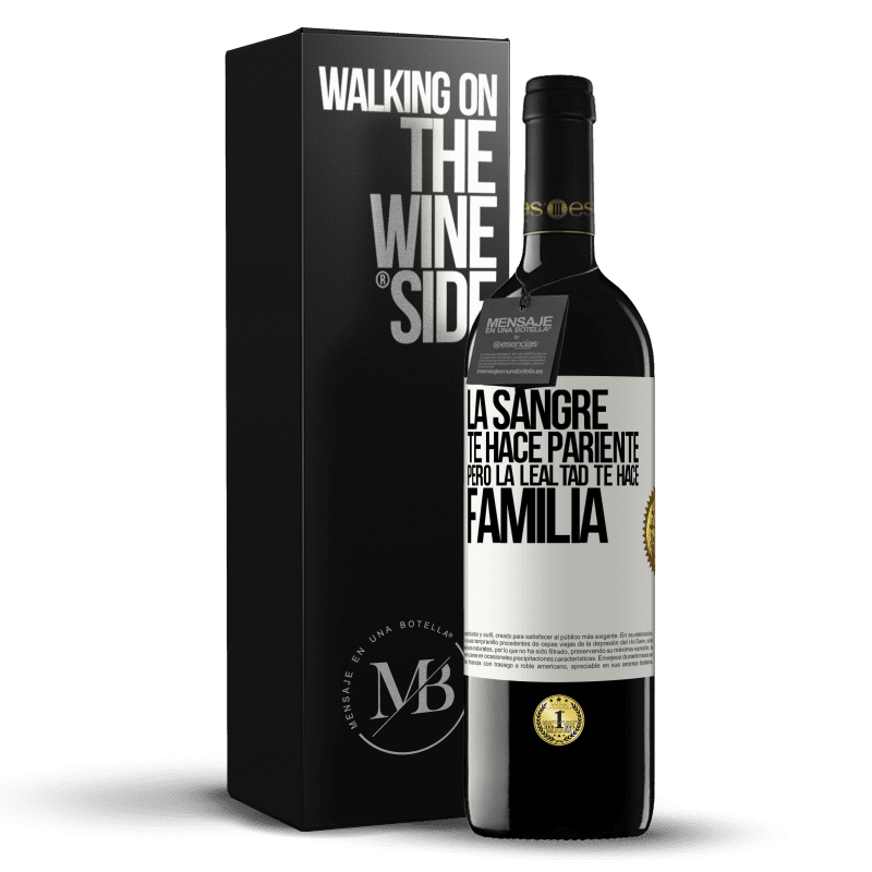 39,95 € Envío gratis | Vino Tinto Edición RED MBE Reserva La sangre te hace pariente, pero la lealtad te hace familia Etiqueta Blanca. Etiqueta personalizable Reserva 12 Meses Cosecha 2015 Tempranillo