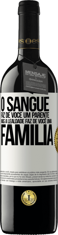 39,95 € Envio grátis | Vinho tinto Edição RED MBE Reserva O sangue faz de você um parente, mas a lealdade faz de você uma família Etiqueta Branca. Etiqueta personalizável Reserva 12 Meses Colheita 2015 Tempranillo