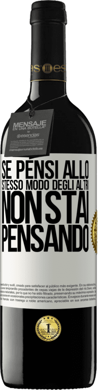 Spedizione Gratuita | Vino rosso Edizione RED MBE Riserva Se pensi allo stesso modo degli altri, non stai pensando Etichetta Bianca. Etichetta personalizzabile Riserva 12 Mesi Raccogliere 2014 Tempranillo