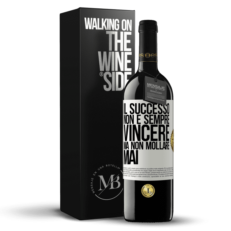 39,95 € Spedizione Gratuita | Vino rosso Edizione RED MBE Riserva Il successo non è sempre vincere, ma non mollare mai Etichetta Bianca. Etichetta personalizzabile Riserva 12 Mesi Raccogliere 2015 Tempranillo