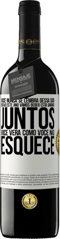 39,95 € | Vinho tinto Edição RED MBE Reserva Você nunca se lembra dessa data, então este ano vamos beber esta garrafa juntos. Você verá como você não esquece Etiqueta Branca. Etiqueta personalizável Reserva 12 Meses Colheita 2015 Tempranillo