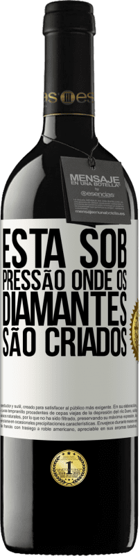 39,95 € | Vinho tinto Edição RED MBE Reserva Está sob pressão onde os diamantes são criados Etiqueta Branca. Etiqueta personalizável Reserva 12 Meses Colheita 2015 Tempranillo