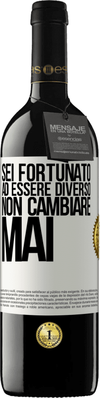 39,95 € Spedizione Gratuita | Vino rosso Edizione RED MBE Riserva Sei fortunato ad essere diverso. Non cambiare mai Etichetta Bianca. Etichetta personalizzabile Riserva 12 Mesi Raccogliere 2016 Tempranillo