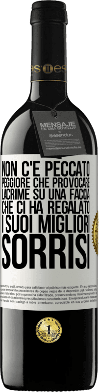 39,95 € Spedizione Gratuita | Vino rosso Edizione RED MBE Riserva Non c'è peccato peggiore che provocare lacrime su una faccia che ci ha regalato i suoi migliori sorrisi Etichetta Bianca. Etichetta personalizzabile Riserva 12 Mesi Raccogliere 2016 Tempranillo