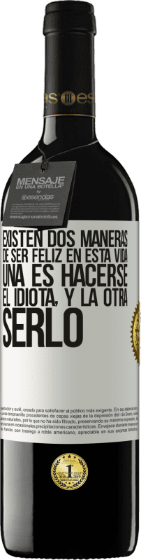 39,95 € Envío gratis | Vino Tinto Edición RED MBE Reserva Existen dos maneras de ser feliz en esta vida. Una es hacerse el idiota, y la otra serlo Etiqueta Blanca. Etiqueta personalizable Reserva 12 Meses Cosecha 2014 Tempranillo