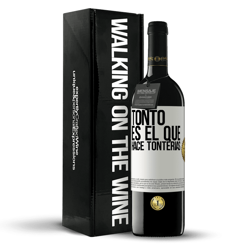 39,95 € Envío gratis | Vino Tinto Edición RED MBE Reserva Tonto es el que hace tonterías Etiqueta Blanca. Etiqueta personalizable Reserva 12 Meses Cosecha 2016 Tempranillo