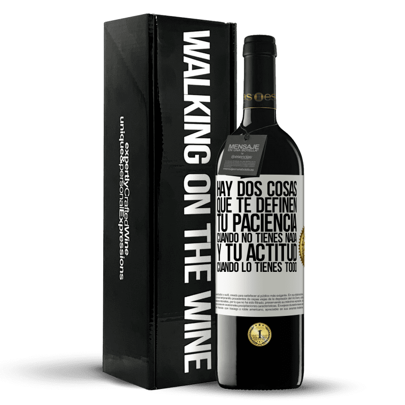 39,95 € Envío gratis | Vino Tinto Edición RED MBE Reserva Hay dos cosas que te definen. Tu paciencia cuando no tienes nada, y tu actitud cuando lo tienes todo Etiqueta Blanca. Etiqueta personalizable Reserva 12 Meses Cosecha 2015 Tempranillo