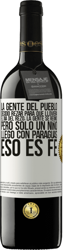 39,95 € | Vino Tinto Edición RED MBE Reserva La gente del pueblo decidió rezar para que lloviera. El día del rezo, la gente se reunió, pero sólo un niño llego con Etiqueta Blanca. Etiqueta personalizable Reserva 12 Meses Cosecha 2015 Tempranillo