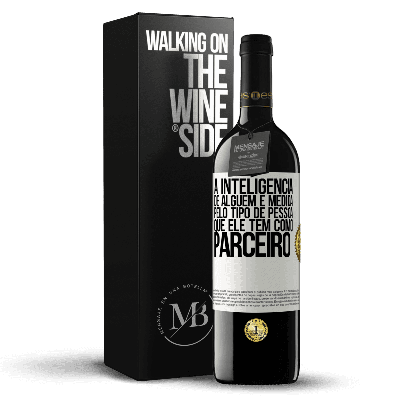 39,95 € Envio grátis | Vinho tinto Edição RED MBE Reserva A inteligência de alguém é medida pelo tipo de pessoa que ele tem como parceiro Etiqueta Branca. Etiqueta personalizável Reserva 12 Meses Colheita 2016 Tempranillo