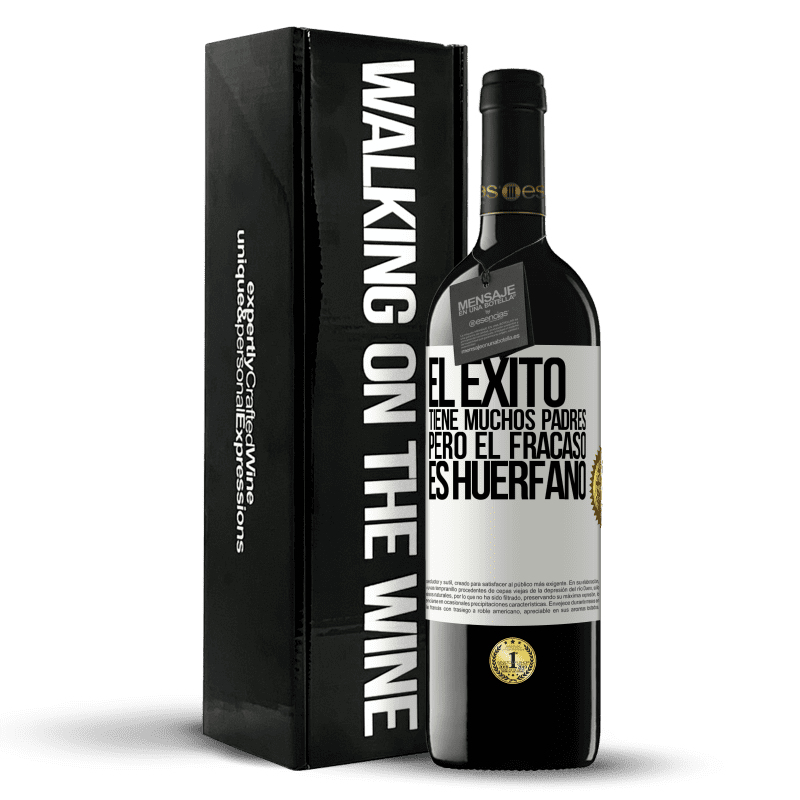 39,95 € Envío gratis | Vino Tinto Edición RED MBE Reserva El éxito tiene muchos padres, pero el fracaso es huérfano Etiqueta Blanca. Etiqueta personalizable Reserva 12 Meses Cosecha 2015 Tempranillo