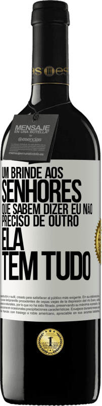 39,95 € | Vinho tinto Edição RED MBE Reserva Um brinde aos senhores que sabem dizer eu não preciso de outro, ela tem tudo Etiqueta Branca. Etiqueta personalizável Reserva 12 Meses Colheita 2016 Tempranillo