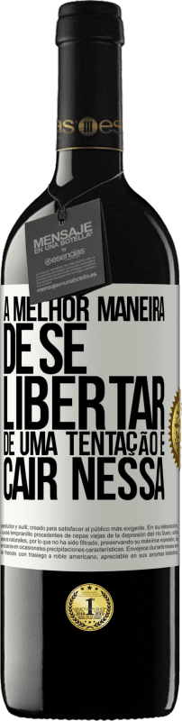 39,95 € Envio grátis | Vinho tinto Edição RED MBE Reserva A melhor maneira de se libertar de uma tentação é cair nessa Etiqueta Branca. Etiqueta personalizável Reserva 12 Meses Colheita 2015 Tempranillo