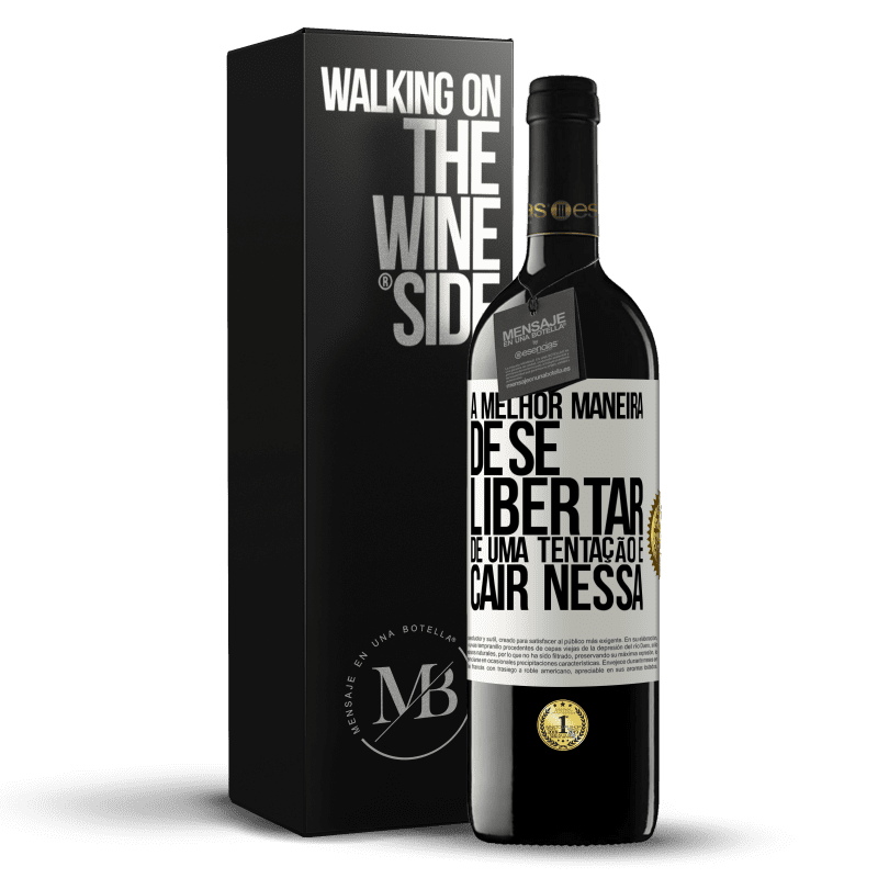 39,95 € Envio grátis | Vinho tinto Edição RED MBE Reserva A melhor maneira de se libertar de uma tentação é cair nessa Etiqueta Branca. Etiqueta personalizável Reserva 12 Meses Colheita 2015 Tempranillo