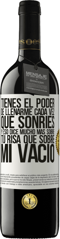 39,95 € | Vino Tinto Edición RED MBE Reserva Tienes el poder de llenarme cada vez que sonríes, y eso dice mucho más sobre tu risa que sobre mi vacío Etiqueta Blanca. Etiqueta personalizable Reserva 12 Meses Cosecha 2014 Tempranillo