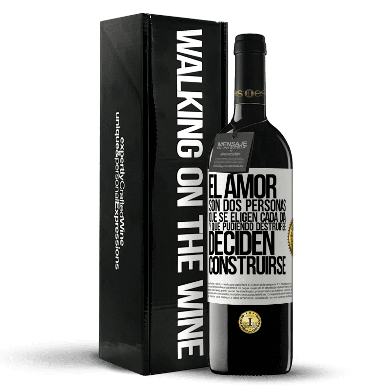 39,95 € Envío gratis | Vino Tinto Edición RED MBE Reserva El amor son dos personas que se eligen cada día, y que pudiendo destruirse, deciden construirse Etiqueta Blanca. Etiqueta personalizable Reserva 12 Meses Cosecha 2014 Tempranillo