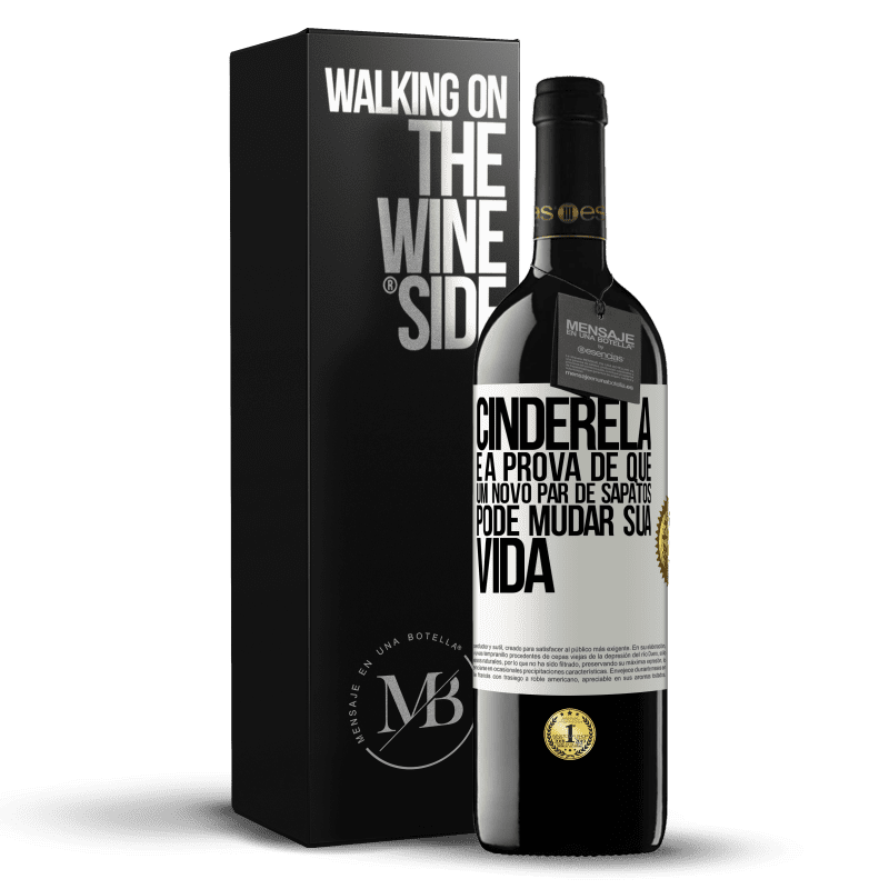 39,95 € Envio grátis | Vinho tinto Edição RED MBE Reserva Cinderela é a prova de que um novo par de sapatos pode mudar sua vida Etiqueta Branca. Etiqueta personalizável Reserva 12 Meses Colheita 2015 Tempranillo