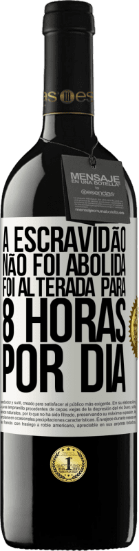 39,95 € | Vinho tinto Edição RED MBE Reserva A escravidão não foi abolida, foi alterada para 8 horas por dia Etiqueta Branca. Etiqueta personalizável Reserva 12 Meses Colheita 2015 Tempranillo