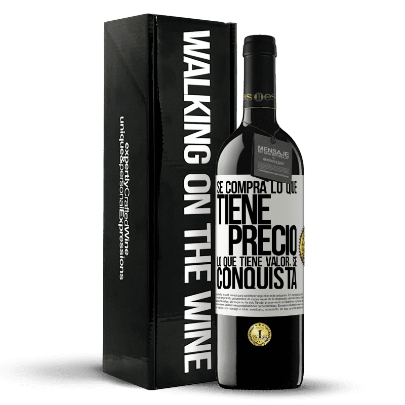 39,95 € Envío gratis | Vino Tinto Edición RED MBE Reserva Se compra lo que tiene precio. Lo que tiene valor, se conquista Etiqueta Blanca. Etiqueta personalizable Reserva 12 Meses Cosecha 2016 Tempranillo