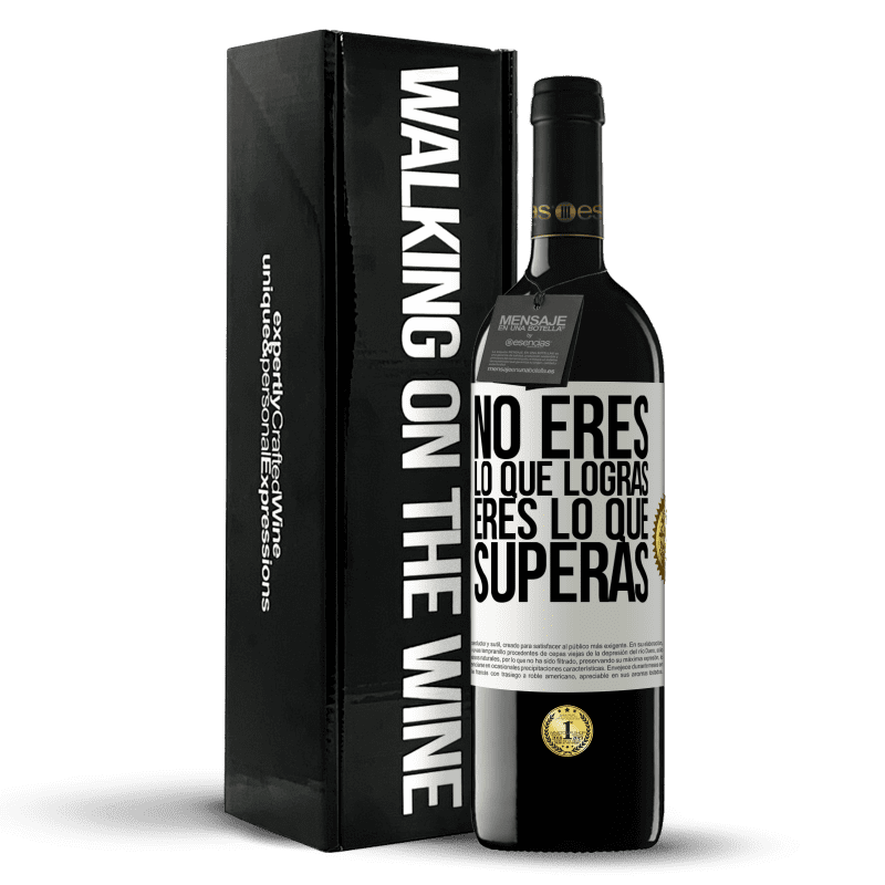 39,95 € Envío gratis | Vino Tinto Edición RED MBE Reserva No eres lo que logras. Eres lo que superas Etiqueta Blanca. Etiqueta personalizable Reserva 12 Meses Cosecha 2016 Tempranillo