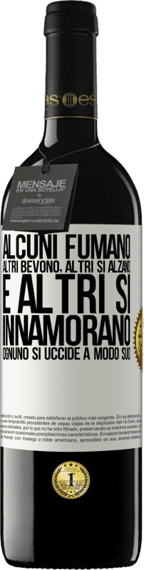 «Alcuni fumano, altri bevono, altri si alzano e altri si innamorano. Ognuno si uccide a modo suo» Edizione RED MBE Riserva