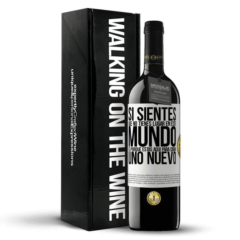 39,95 € Envío gratis | Vino Tinto Edición RED MBE Reserva Si sientes que no tienes lugar en este mundo, es porque estás aquí para crear uno nuevo Etiqueta Blanca. Etiqueta personalizable Reserva 12 Meses Cosecha 2015 Tempranillo