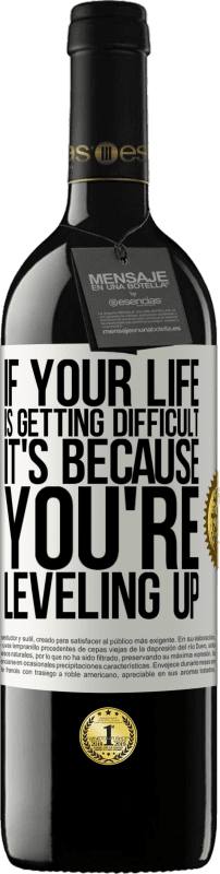 «Если ваша жизнь становится трудной, это потому, что вы повышаете уровень» Издание RED MBE Бронировать