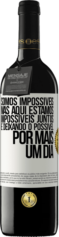 39,95 € Envio grátis | Vinho tinto Edição RED MBE Reserva Somos impossíveis, mas aqui estamos, impossíveis juntos e deixando o possível por mais um dia Etiqueta Branca. Etiqueta personalizável Reserva 12 Meses Colheita 2016 Tempranillo