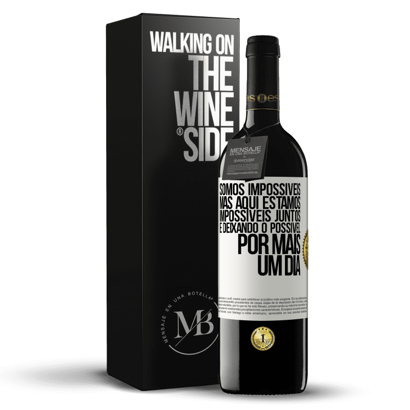 39,95 € Envio grátis | Vinho tinto Edição RED MBE Reserva Somos impossíveis, mas aqui estamos, impossíveis juntos e deixando o possível por mais um dia Etiqueta Branca. Etiqueta personalizável Reserva 12 Meses Colheita 2015 Tempranillo